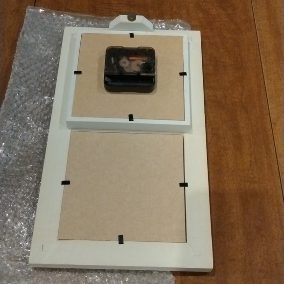 Charming Cream Wall Clock with Heart Details - Picture 2 of 4